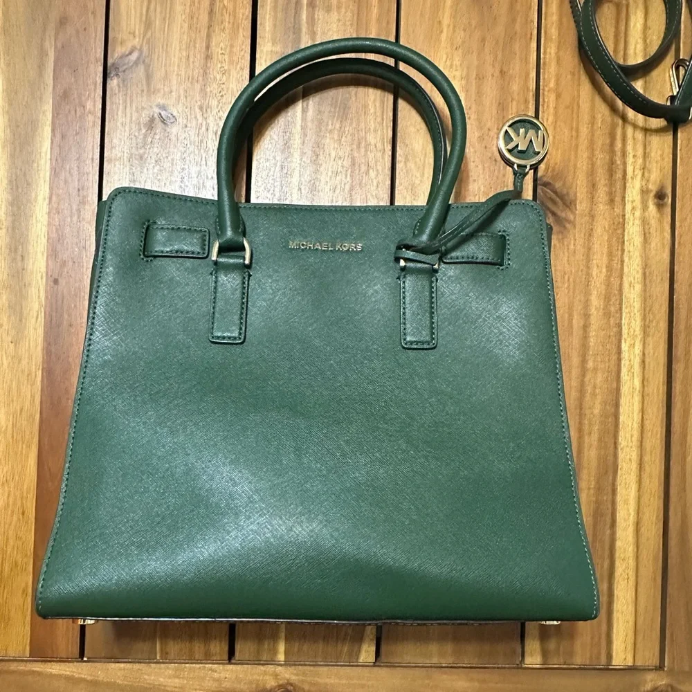 Michael Kors adjustable flaws no